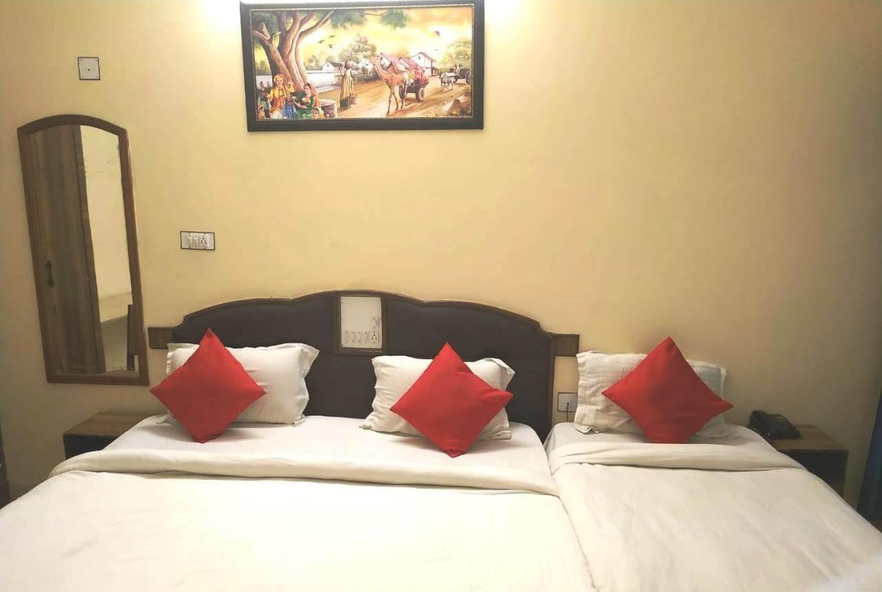 Hotel Vinayakam Udaipur Esterno foto
