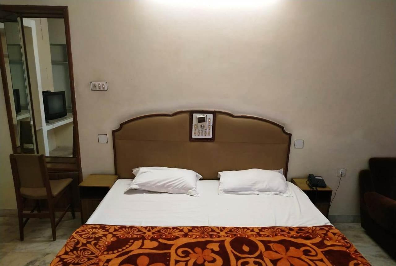 Hotel Vinayakam Udaipur Esterno foto